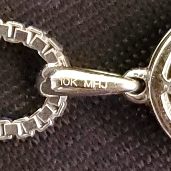 Michael Hill Pendant with 1/4 Carat Total Weight of Diamonds in 10kt White Gold - Picture 5 of 15